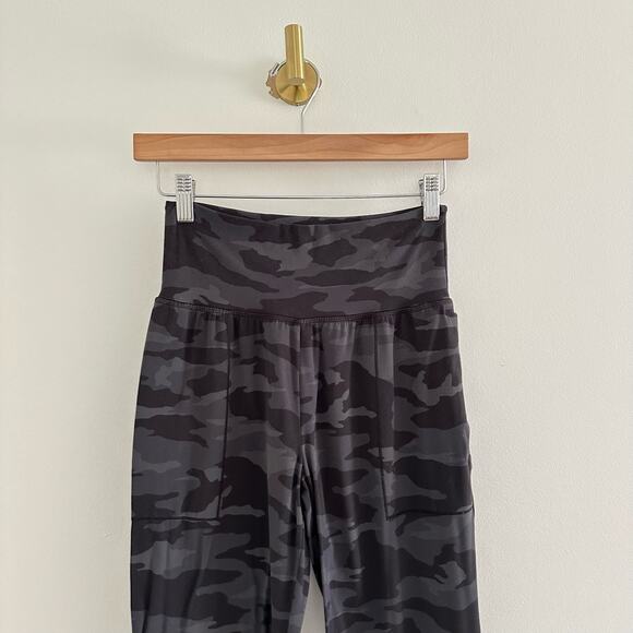 Athleta Salutation Cruise Camo Print Jogger Black/Gray XS - Picture 6 of 12